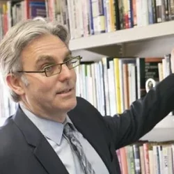 Headshot of Craig Fox